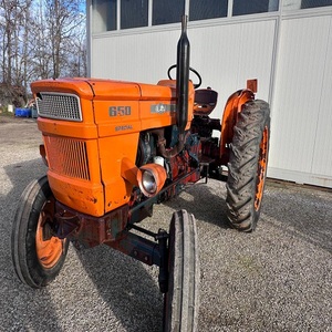 Tracteur agricole Turbo Fiat robuste offrant une excellente puissance, un excellent équilibre, un confort et une productivité agricole fiable au quotidien - Product Image 1