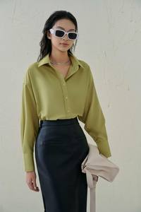 Nouvelle mode de chemise pour femmes d'affaires décontractée de couleur unie automne/hiver surdimensionné manches longues col à revers boutonné Design tissé - Product Image 4