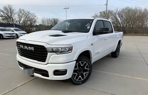 RAM 1500 Laramie Turbo Deluxe Premium con Navegación y Tracción en las Cuatro Ruedas, Asientos de Cuero, Techo Corredizo, Cámara Trasera de 360° - Product Image 6
