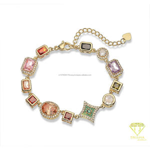 Pulsera en tono plateado con piedras de aspecto gemológico multicolor y eslabones de formas variadas para compradores mayoristas de joyería de moda. - Product Image 3