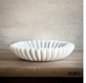 Mesa de Comedor Premium para Bodas, Fiestas y Aniversarios, con Borde Suavemente Curvado, Diseño Moderno de Mármol, Hecha a Mano - Product Image 2