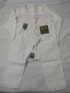 ชุดยิวยิตสูสีขาวแบบกำหนดเองของ Shoyorol ที่ได้รับการรับรองจากปากีสถาน คุณภาพสูงสุด สำหรับบราซิลเลียนยิวยิตสู คาราเต้ และศิลปะการต่อสู้ - Product Image 2