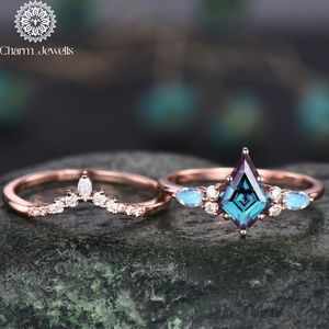 Bague de fiançailles Charm_Jewells pour femme en argent plaqué or rose 18 carats avec moissanite taille coussin sertie à griffes style classique - Product Image 4