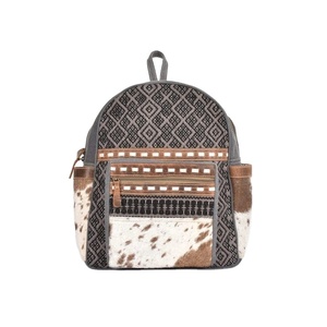 Mochila de lona de piel de vaca Vintage de primera calidad para mujer, forro de cuero elegante, cierre de cremallera, borla bordada occidental hecha a mano - Product Image 1