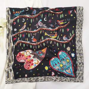 Élégant foulard en soie de créateur pour femme, bandana carré, foulard de tête tendance, foulard pour cheveux, foulard de cou doux et lisse au toucher satiné pour femme - Product Image 1