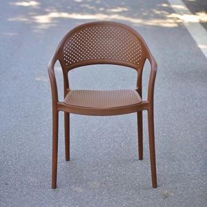 Silla de plástico moldeado estilo King de color marrón - Una silla de jardín ideal para un comprador sabio - Product Image 1