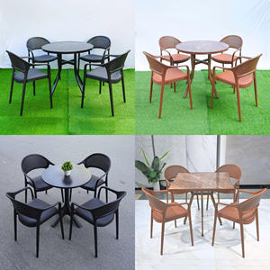 Chaise en plastique moulé de style King, couleur noire, avec coussin en cuir - Une chaise de jardin idéale pour un acheteur avisé - Product Image 3