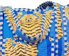 Sac de voyage matelassé en coton Azure Tiger pour femme avec fermeture éclair - Équipement d'aventure décontracté et écoresponsable - Product Image 3