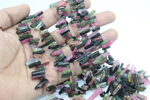 Perles en forme de bâtonnets de tourmaline naturelle brute de 15 à 25 mm en gros avec poids personnalisable pour la fabrication de bijoux - Product Image 6