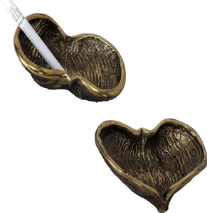Cendrier en laiton de forme couronne, orné de motifs ajourés et de motifs perlés, disponible à prix de gros. - Product Image 2