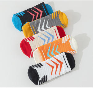 Chaussettes de sport unisexes en coton à séchage rapide pour hommes et femmes avec logo personnalisé imprimé numériquement sur le corps, haute tige - Product Image 4