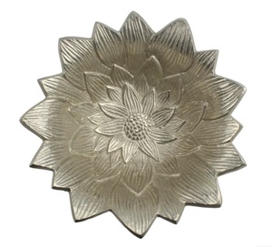 Cuenco para Servir Botánicos con Acabado de Níquel Premium, Detalle de Pétalos Texturizados, Metalería Moderna Plateada, Centro de Mesa Decorativo - Product Image 2