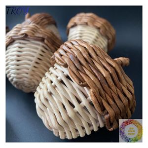 Ornement artisanal en rotin naturel en forme de gland, accent forestier tressé pour arrangements floraux, fabrication de couronnes et projets de décoration DIY - Product Image 5