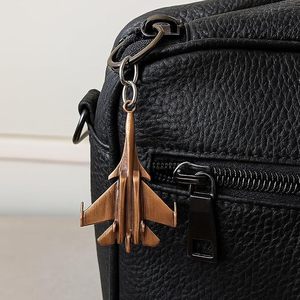 Porte-clés en métal en forme de chasseur aérien, finition cuivre antique, porte-clés avion, cadeau aviation - Product Image 4
