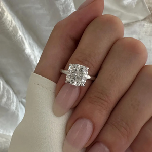 Anillo Solitario con Diamante de Laboratorio Brillante Modificado en Corte Cojín, IGI D-E-F VVS-VS, Oro y Plata, Directo de Fabricante, Inventario B2B - Product Image 4