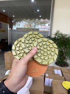 Almohadilla abrasiva de resina de diamante de 9mm de alta calidad, acabado de suelo epoxi de terrazo de hormigón de 100mm, OEM personalizable - Product Image 6