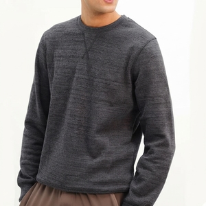 เสื้อสเวตเชิ้ตคอกลมสีเทาเข้มแบบยูนิเซ็กซ์ ทรงโอเวอร์ไซส์ แต่งสีตัดกัน สไตล์ลำลอง ถักจากผ้าฝ้าย 100% ประดับด้วยคริสตัล เหมาะสำหรับใส่ในฤดูใบไม้ร่วง - Product Image 1