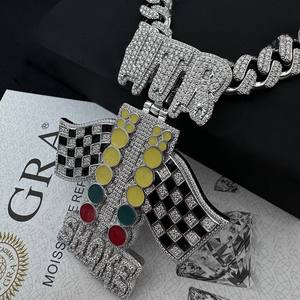 จี้โมอิสซาไนต์สุดหรูทันสมัยแบบสั่งทำพิเศษ เงินแท้ 925 สไตล์ฮิปฮอป ประดับเคลือบสีรูปธงแข่งรถ ดีไซน์แบบ Iced Out สำหรับทุกเพศ - Product Image 2