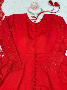 Nueva colección de salwar kameez para bodas con dupatta para festividades, disponible a un precio asequible. - Product Image 6