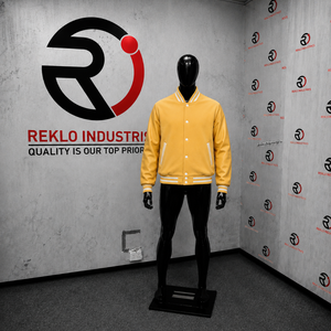Blouson universitaire jaune décontracté pour homme – Vêtement d'extérieur tendance, chaud pour l'hiver, style streetwear emblématique, moderne et exclusif, décontracté - Product Image 3