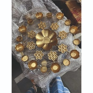 Bol Urli en métal fait main avec porte-diya, pot de fleurs décoratif floral flottant pour la décoration de la maison et des mariages de Diwali - Product Image 4