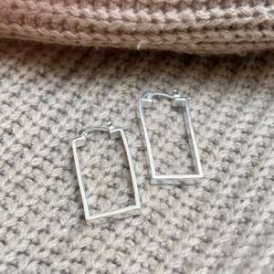 Pendientes de Aro Rectangulares Minimalistas, Pendientes de Latón Plateados, Pendientes de Aro Geométricos para Mujer al por Mayor - Product Image 5