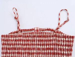Débardeur de yoga ajusté pour femme avec imprimé écossais rouge en tissu tricoté respirant et à séchage rapide - Product Image 3