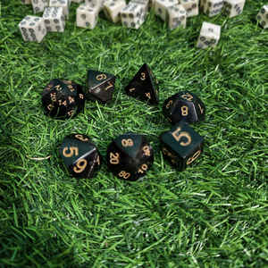 Jeu de dés polyédriques authentiques en polyuréthane noir, 7 pièces, DND Horn pour jeux de table à prix avantageux - Product Image 5