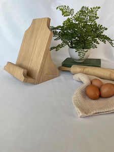 Moderno soporte para libros de cocina de madera, creado para interiores contemporáneos, que ofrece una colocación estable para libros, tabletas y notas. - Product Image 3