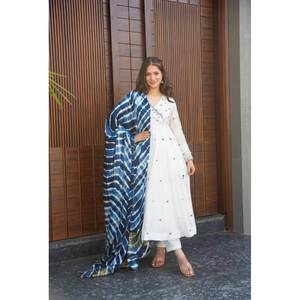 Traje Anarkali Talla XS para Fiesta con Bordado - Incluye Pantalón y Dupatta - Product Image 3