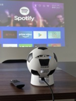 Proyector inteligente LCD portátil de alta definición GLIWAY con forma de balón de fútbol, con sistema operativo Android 13.0, para uso en exteriores y en el hogar.