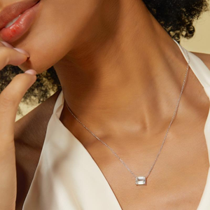 Collier pendentif solitaire en diamant taille émeraude certifié IGI, or massif 14 carats, cadeau de mariage, bijoux de mariée - Product Image 2