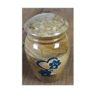 Urnes funéraires en bois gravées de style américain pour cendres humaines, finition polie, personnalisables et durables, vente en gros - Product Image 3