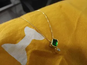 จี้มอสซาไนต์ทรงรีมินิมอลสีเขียว สร้อยคอเงินแท้ 925 ชุบทอง ดีไซน์เรขาคณิตน่ารัก สวยหรู เหมาะเป็นของขวัญ - Product Image 3