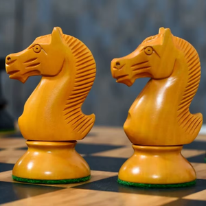 Jeu d'échecs de taille tournoi Old Vienna V2.0, Roi de 3,8 cm, en bois d'ében et de buis antique, au meilleur prix - Product Image 1