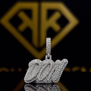 Colgante Hip Hop Personalizado con Letra para Niños, Corte Moissanite VVS, Plata de Ley con Baño de Rodio, Engaste de Garra, Joyería de Regalo - Product Image 4
