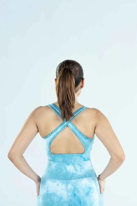 ชุดโยคะไร้รอยต่อสำหรับผู้หญิงพร้อมโลโก้แบบกำหนดเอง เสื้อชั้นในกีฬาแบบคอวี และกางเกงเลกกิ้ง/กางเกงขาสั้นยกกระชับสะโพก ชุดออกกำลังกายสำหรับฟิตเนสและยิม - Product Image 5