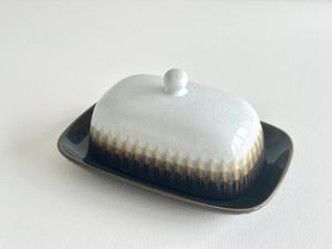 Moderno Contenedor Redondo para Mantequilla con Tapa de Perilla Elevada, Diseño de Recipiente Profundo, Acabado Liso, Elegante Soporte para Guardar Mantequilla en la Encimera de la Cocina - Product Image 5