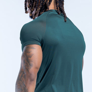 เสื้อยืดออกกำลังกายคอกลมสีเขียวสเลทสำหรับผู้ชาย คุณภาพสูง OEM เนื้อผ้าเบาสบาย ระบายอากาศได้ดี เสื้อวิ่งผู้ชายแบบรัดรูป - Product Image 2