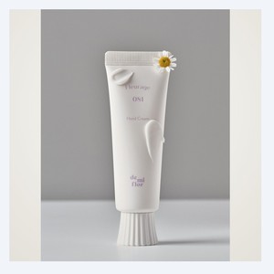 Crème hydratante pour les mains CELLBYCELL Demiflo 081 Fleurage Crème pour les mains 40ml Soin des mains parfumé aux fleurs - Product Image 3