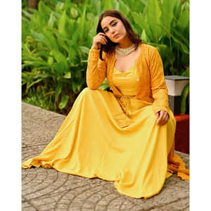 ชุดกระโปรงชิคันคารีสีเหลืองมัสตาร์ดพร้อมแจ็คเก็ต ไซส์ XS ทำจากผ้าชีฟอง - Product Image 2