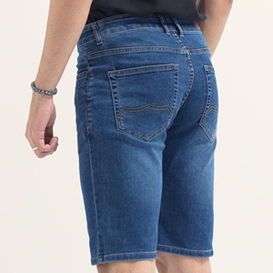 Nuevos shorts de mezclilla más vendidos para hombres adultos, transpirables y cómodos, de uso casual, teñidos en color liso, estilo urbano. - Product Image 2
