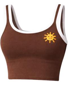 Conjunto de dos piezas personalizado para mujer en color marrón: top corto con lindo parche de sol y minifalda de cintura alta elástica, ideal para el verano. - Product Image 2