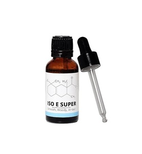 โรงงานผลิตสารเคมีกลิ่นหอม ISO E Super ความบริสุทธิ์สูงสำหรับอุตสาหกรรมน้ำหอม สารเคมีผสมกลิ่นหอมสำหรับเครื่องสำอาง - Product Image 1