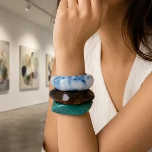 กำไลข้อมือเรซิ่นอีพ็อกซี่แบบกว้างเงางาม สามสี ชุดเครื่องประดับสำหรับผู้หญิง ทันสมัย ยั่งยืน กันน้ำ เหมาะสำหรับกลับไปโรงเรียน รับปริญญา อุตรัย - Product Image 4