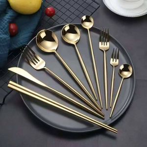Ensemble de couverts décoratifs en acier inoxydable pour la cuisine et la table à manger, durable, résistant à la rouille, finition polie, design moderne et élégant - Product Image 6
