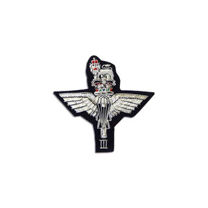 Insignias de Blazer Personalizadas de Alta Calidad con Alambre de Hilo Metálico Bordado a Mano, Fijación con Imperdible de Seguridad, Tela de Lona - Product Image 2