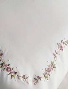 Parure de lit brodée motif vigne de roses vintage, housse de couette en coton blanc doux de qualité supérieure et taies d'oreiller décoratives florales pour chambre principale - Product Image 5