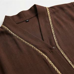 ชุดกิโมโนแบบ OEM ปี 2025 เสื้อคลุมอาบายะ ผ้าโพลีเอสเตอร์เนื้อนุ่ม ยืดหยุ่นสูง หนาขึ้น สำหรับผู้หญิงมุสลิม คอวี แขนยาว เหมาะสำหรับงานปาร์ตี้ รอมฎอน งานแต่งงาน - Product Image 4