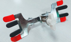 Pinza para Buretas Profesional DD International OEM, Fabricada en Metal y Plástico para Sujetar Firmemente Buretas y Tubos de Vidrio en el Laboratorio - Product Image 4